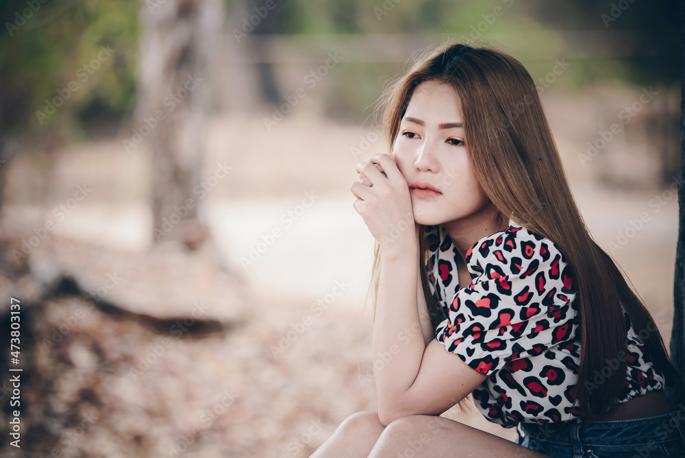 Beautiful thai woman very sad from unrequited love,rethink,think over,vintage style,dark tone,broken heart,asian girl Beautiful thai woman very sad from unrequited love,rethink,think over,vintage style,dark tone,broken heart,asian girl