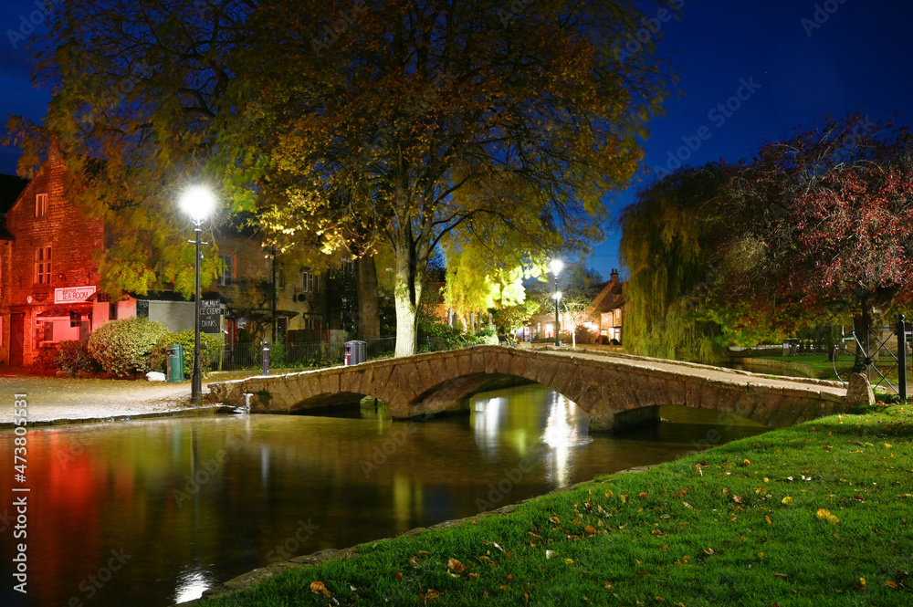 Bourton on the Water at night