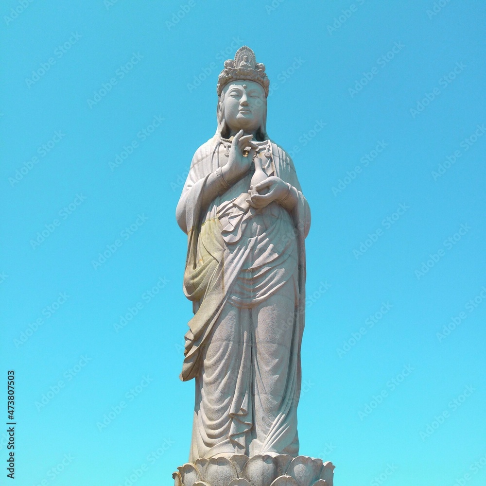 statue of buddha