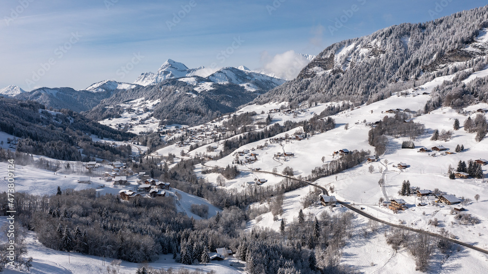 Val d'Arly et le Mont Charvin en hiver