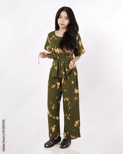 The negligee is designed with several models, ranging from buttons, high slits, to paraffin coated. This negligee is comfortable to wear to sleep and relax at home. Focus Blur