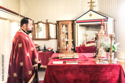 Valokuvatapetti Religious priest during church service