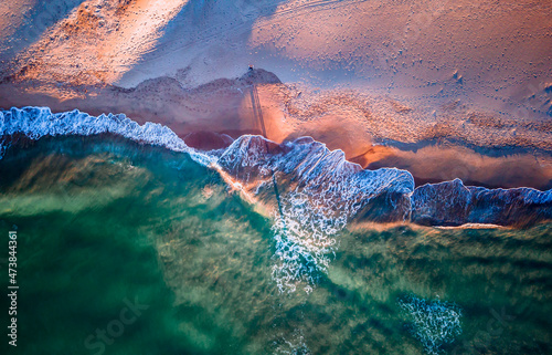 Vista aérea azimutal de la costa mediterránea a vista de drone.  photo