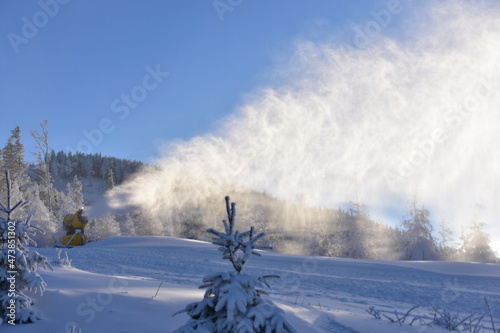 naśnieżanie stoków narciarskich, góra Skrzyczne, zima, śnieg, mróz, Szczyrk, 
