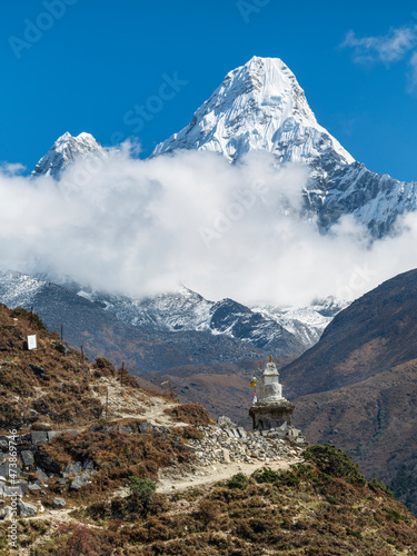 Cuadro en lienzo little buddha stupa with view to peak Ama Dablam in Nepal