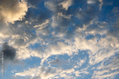 Fototapeta Naklejka Na Ścianę i Meble -  Scattered clouds in the blue sky, sunset in rural area of Guatemala
