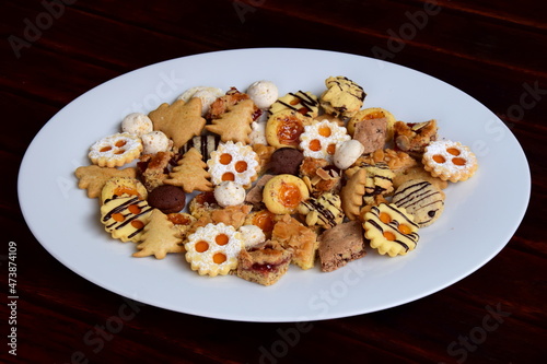 Weihnachtsgebäck - Plätzchen - Weihnachtskekse	 photo