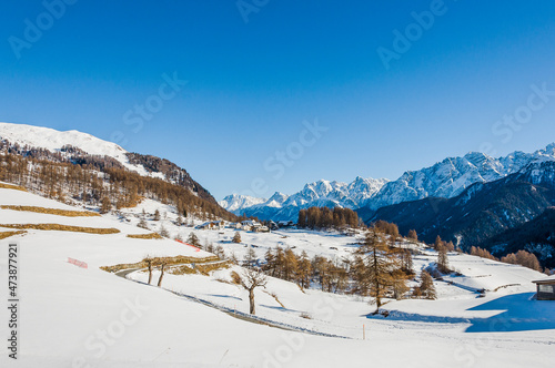 Guarda, Bos-Cha, Bergdorf, Unterengadin, Engadin, Engadinerhäuser, Via Engiadina, Alpen, Graubünden, Winter, Wintersport, Winterwanderweg, Schweiz