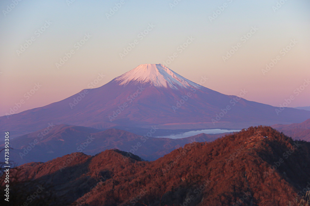 冬の丹沢　神奈川最高峰蛭ヶ岳山頂からの絶景　朝焼けの富士山