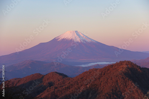 冬の丹沢 神奈川最高峰蛭ヶ岳山頂からの絶景 朝焼けの富士山