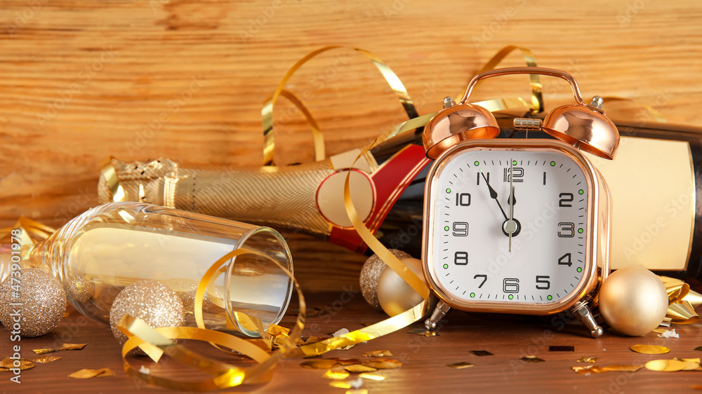 Fototapeta premium Stylish New Year clock and Christmas decor on table