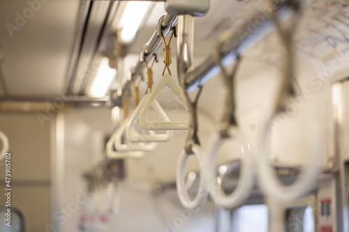 電車のつり革　Train