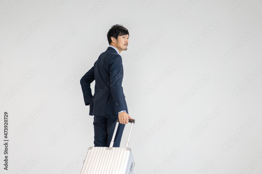 出張　ビジネス　人物　スーツ　空港
