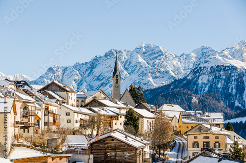 Guarda, Dorf, Bergdorf, Kirche, Dorfkirche, Engadin, Unterengadin, Wanderweg, Via Engiadina, Alpen, Scuol, Schweizer Berge, Graubünden, Winter, Wintersport, Winterwanderweg, Schweiz photo