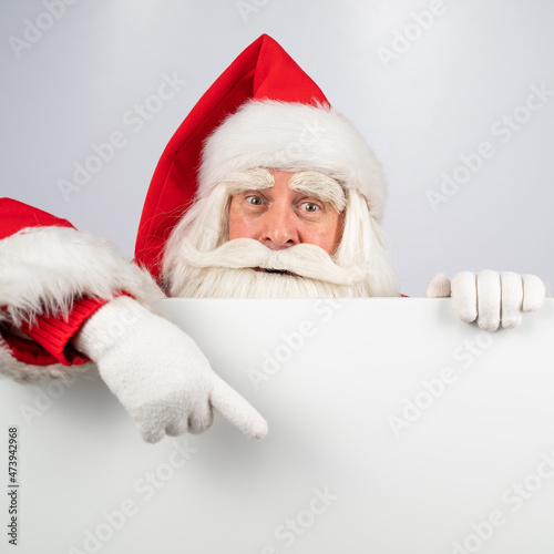 Santa Claus points to white copy space. Advertising. Merry Christmas. © Михаил Решетников