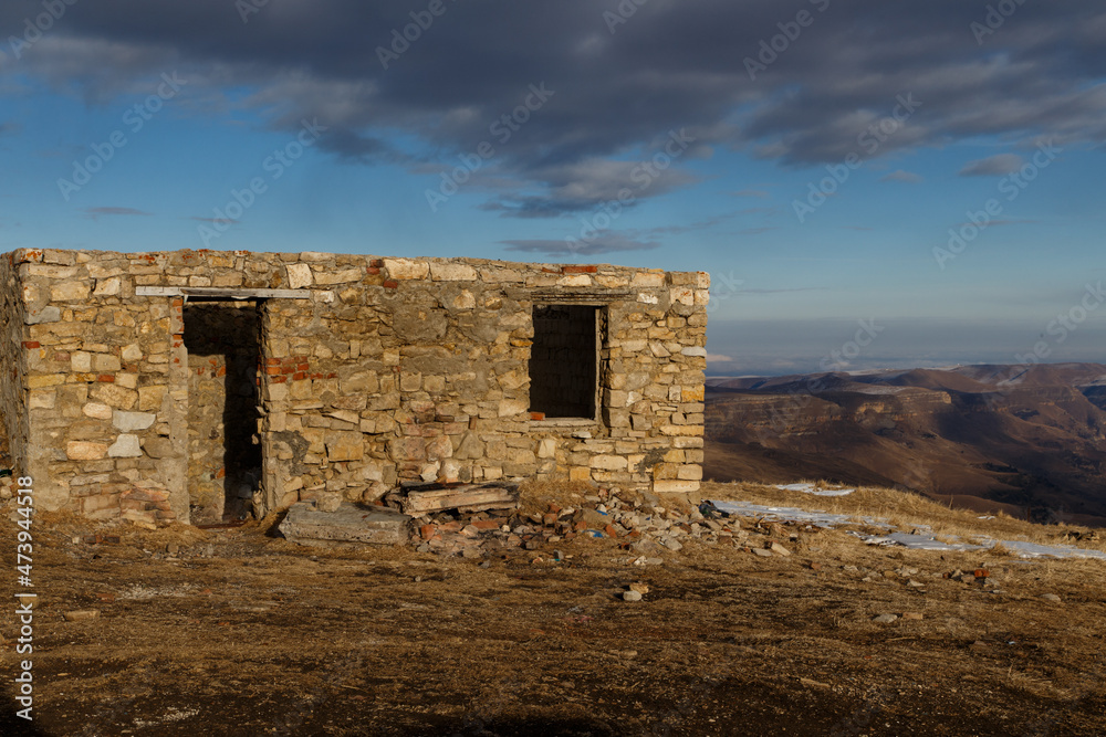 The destroyed building was built of stone on top of the plateau Bergamet. The destroyed building of the weather station