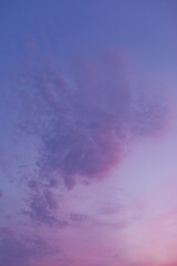 Wandcirkels Pantone 2022 very peri Pastel zonsondergang in Very Peri tinten  © Dina