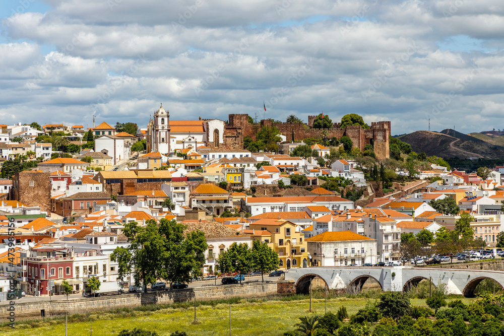 Naklejka premium Silves cityscape with Moorish castle and cathedral in Algarve, Portugal
