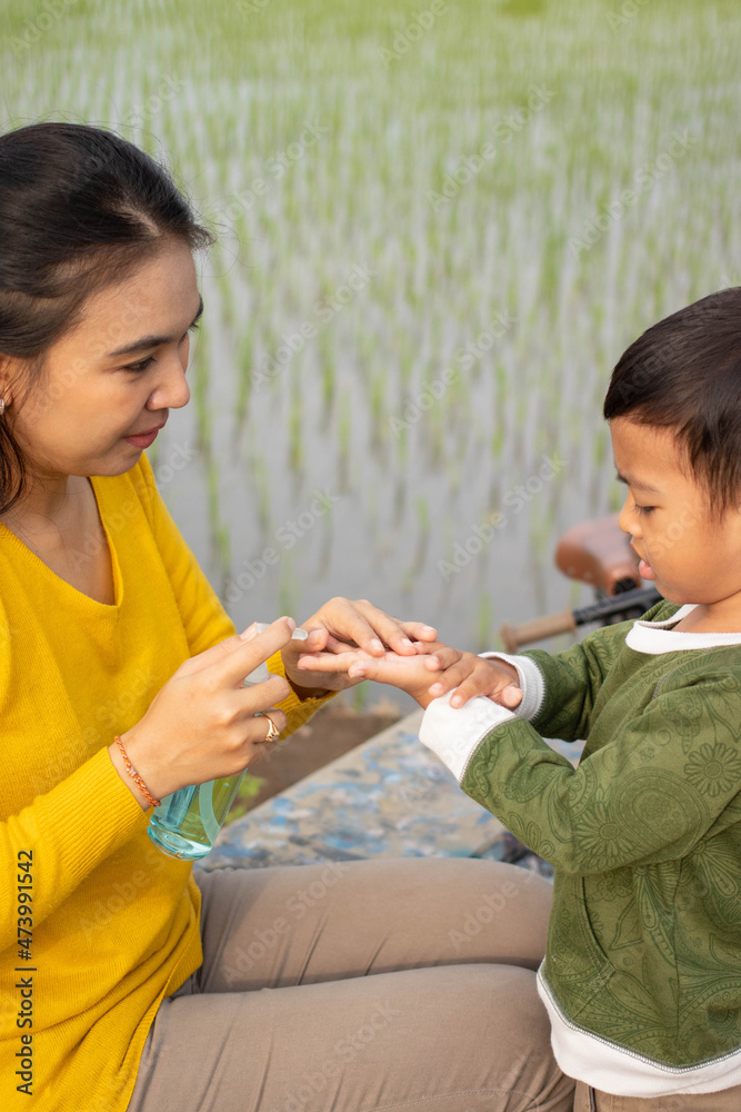 a mother uses antiseptics for her son a mother uses antiseptics for her son