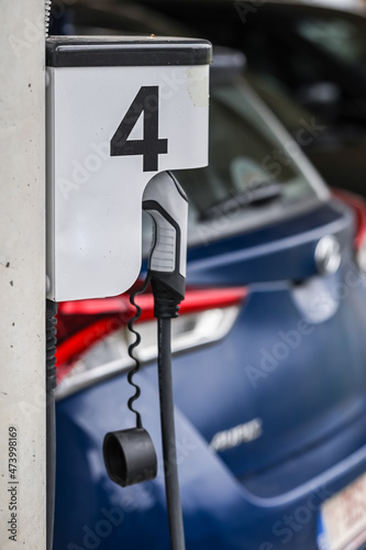 auto voiture electrique elecricité borne rechargement chargement environnement energie
