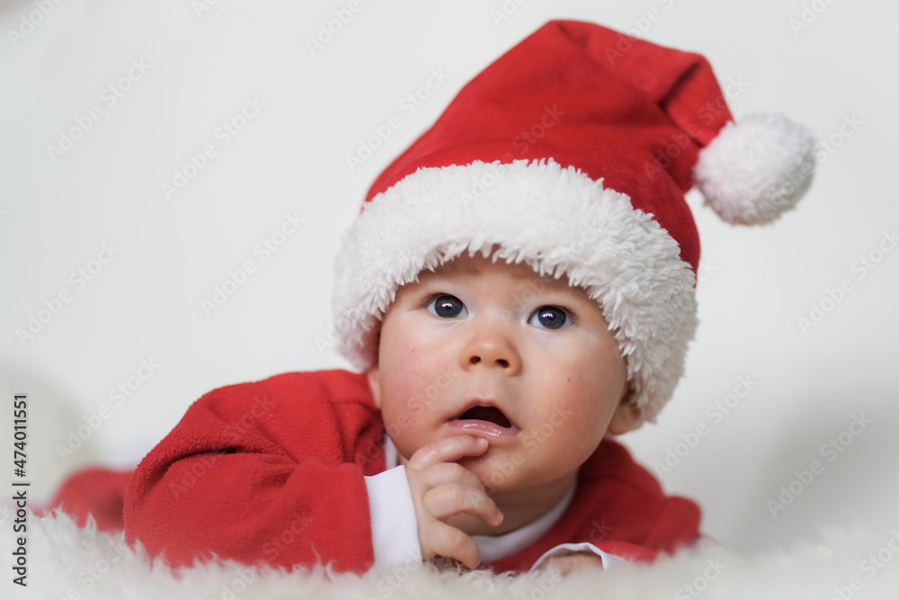 happy newborn baby in santa claus outfit with eco friendly natural paper gift box for christmas lying on white background
happy newborn baby in santa claus outfit with eco friendly natural paper gift box for christmas lying on white background