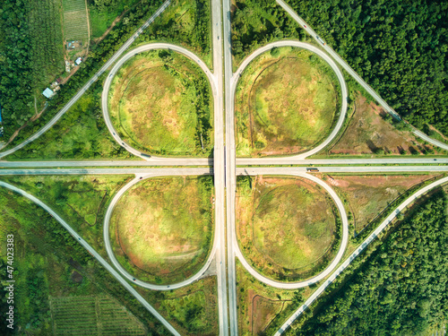 Fotografía Cloverleaf interchange - top down drone shot