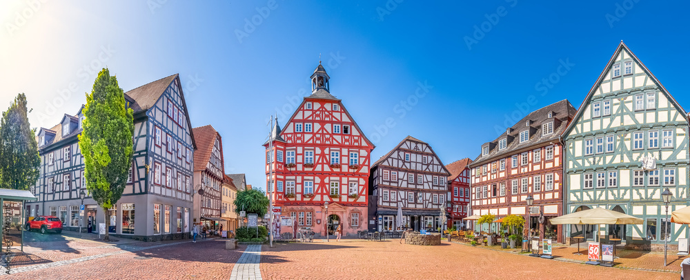Fototapeta premium Rathaus und Marktplatz, Grünberg, Hessen, Deutschland 
