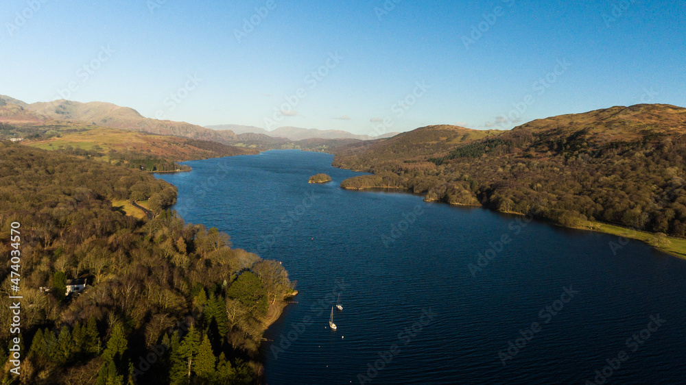 Obraz premium Lake sky and forest