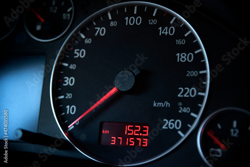 Obraz na płótnie Car speedometer, close up. A device for determining the speed of a car. w salonie