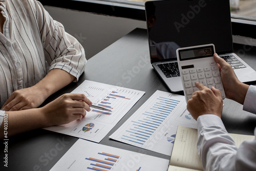 Manager and assistant sales manager plan the next quarter and analyze past sales issues, manager and assistant marketing manager analyze and plan marketing, marketing consulting ideas and planning.