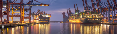 Fotografiet Container terminal in the evening in hamburg harbor