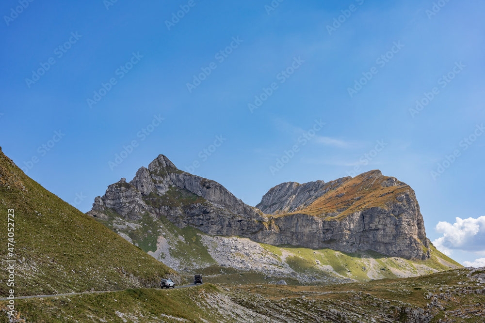 Obraz premium Beautiful view of the surroundings of Mount Saddle in the Durmitor National Park in Montenegro in autumn.