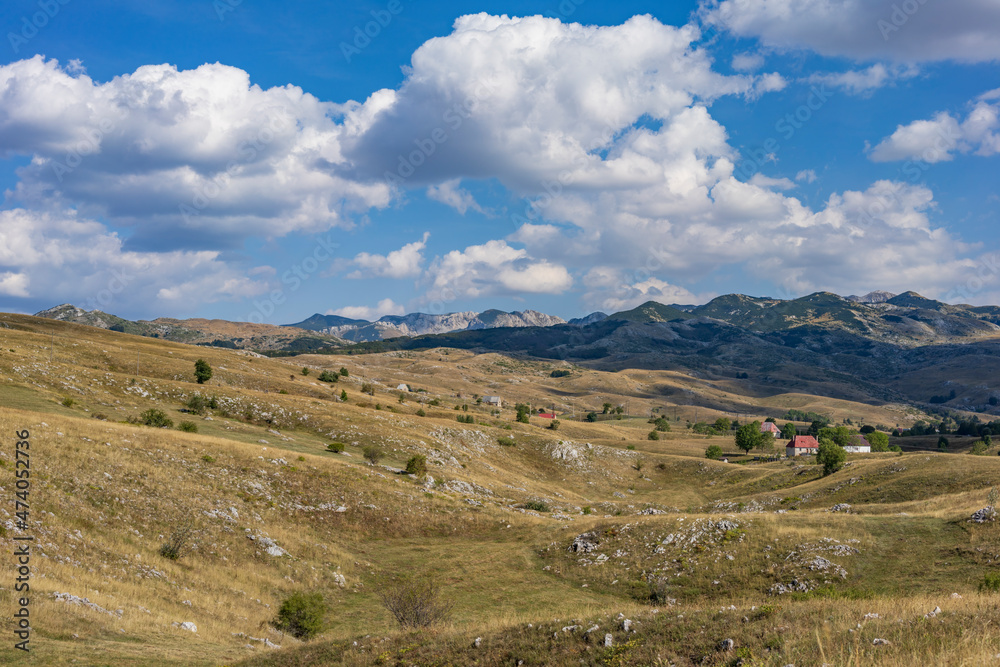 Obraz premium Beautiful view of the surroundings of Mount Saddle in the Durmitor National Park in Montenegro in autumn.