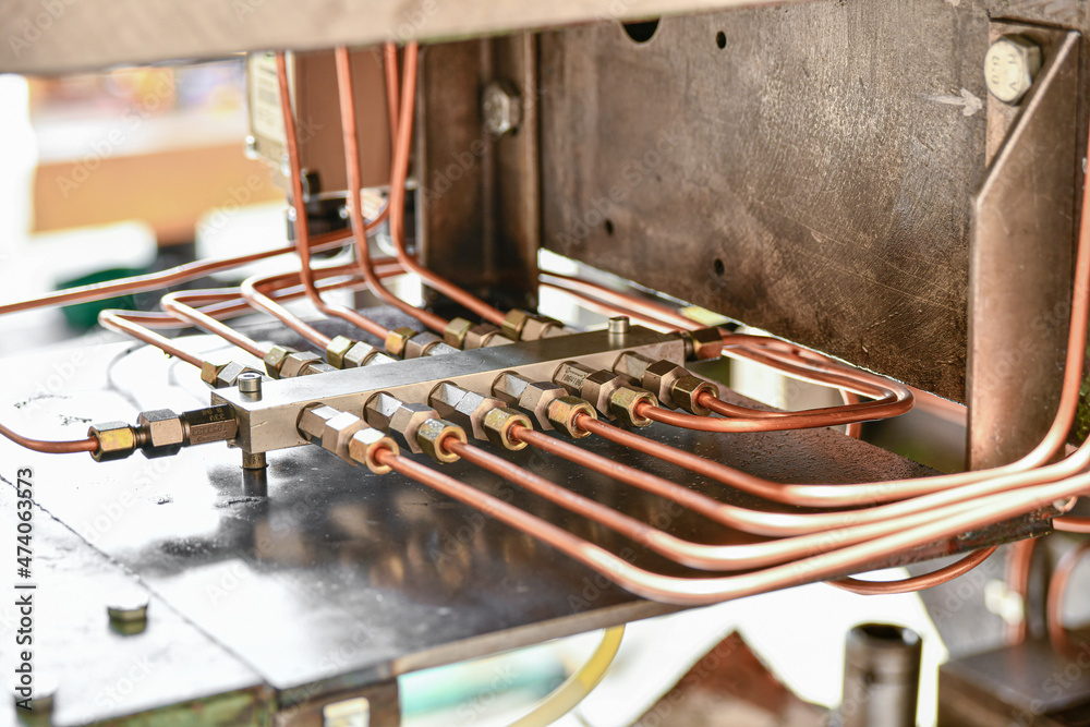 Copper pipes of the pressure distributor of the hydraulic oil station of the metalworking machine. Copper pipes of the pressure distributor of the hydraulic oil station of the metalworking machine.