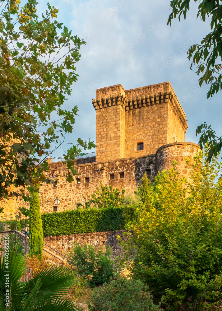 Vista exterior del castillo de Jarandilla de la Vera en Cáceres