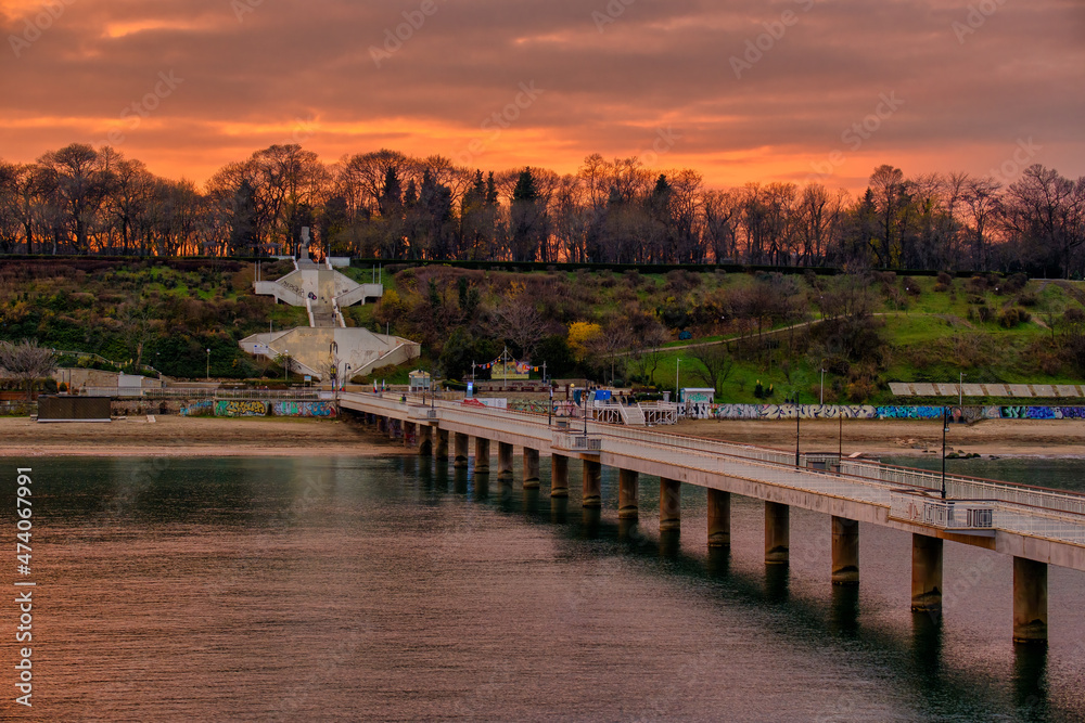 Fototapeta premium sunset at the pier