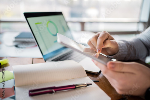 Canvas Print Manager report in the office workplace