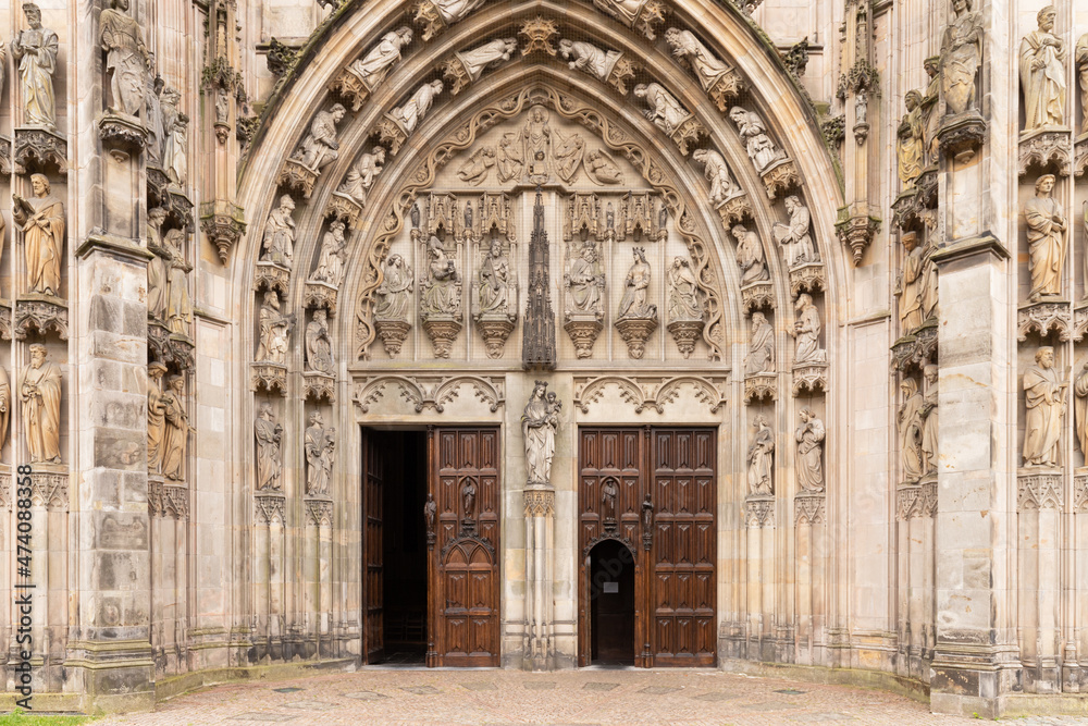 Entrance St. John's Cathedral
in the Dutch city of Den Bosch.