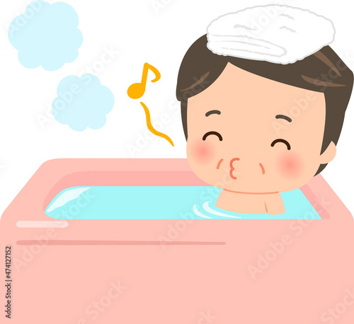 風呂で頭にタオルを乗せ口笛を吹く中年男性