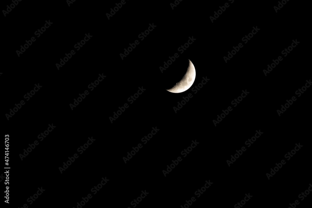 夜空に輝く三日月 夜空に輝く三日月