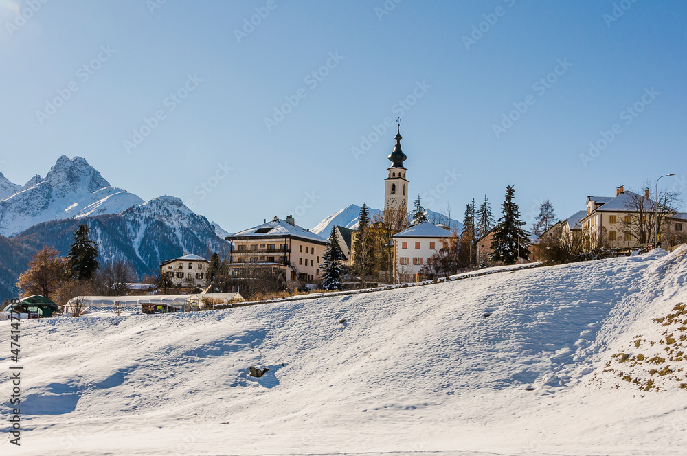 Ftan, Dorf, Kirche, Dorfkirche, Engadiner Dorf, Unterengadin, Alpen, Graubünden, Winter, Wintersport, Winterwanderung, Schweiz
