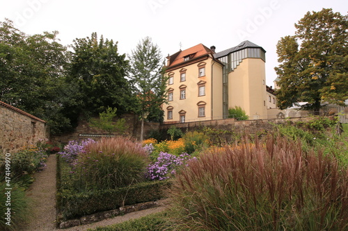 Blick in den Klostergarten von Kloster Kirchberg im Herbst photo