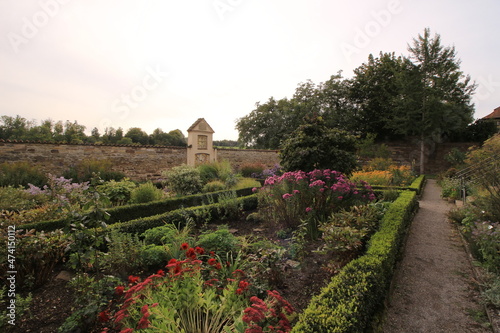 Blick in den Klostergarten von Kloster Kirchberg im Herbst photo