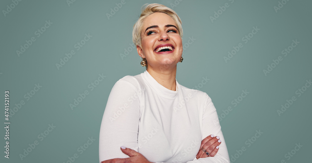 Beautiful blonde woman laughing in a studio - obrazy, fototapety, plakaty 
