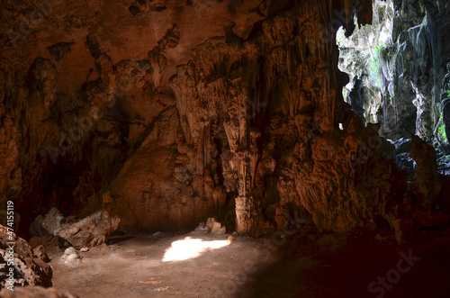 Photo Sun rays in cave