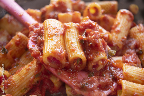 Fotografía pasta with fresh tomato sauce