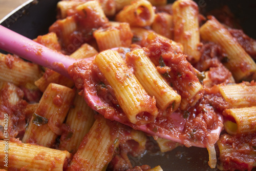 Foto pasta with fresh tomato sauce