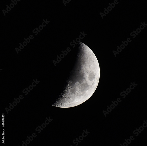 月の半月 photo
