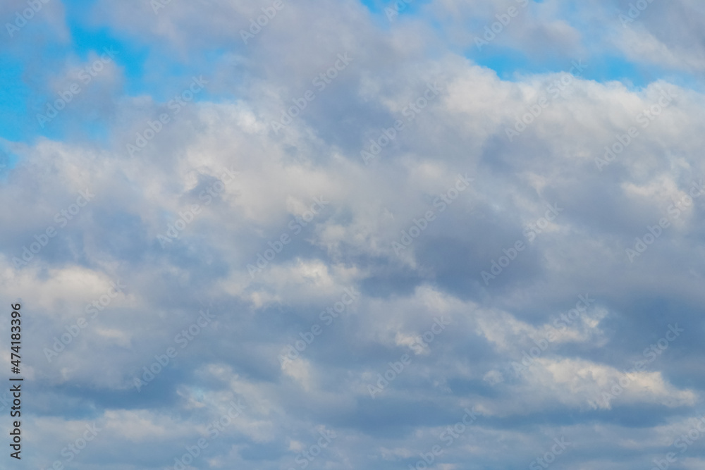 Fototapeta premium The blue sky is covered with dense white clouds