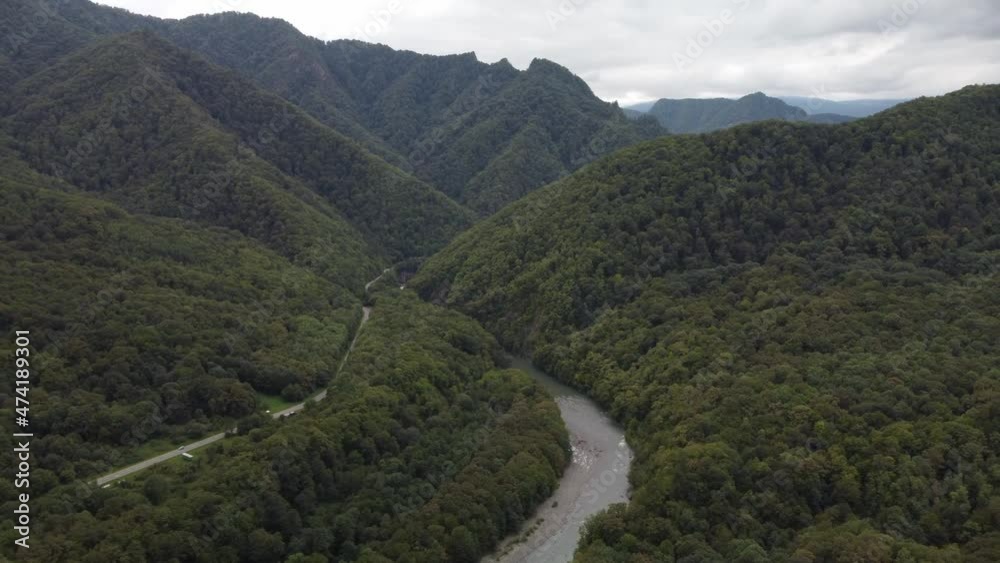 Mountains covered with green forest, with a river passing between two mountain ranges
Mountains covered with green forest, with a river passing between two mountain ranges